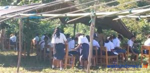 Gegara Jaringan Internet, Ujian di SMP ini Digelar di Luar Ruangan, Siswa: Gak Nyaman