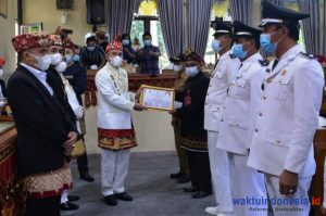 Tanjung Raya Terima Reward Bupati Parosil di Peringatan HUT Lampung ke-57