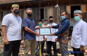 Baznas Santuni Pemilik 3 Rumah Terbakar di Pesawaran, Rusak Berat Rp16 Juta