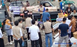 PBS Jabodetabek Serahkan Bantuan Untuk Warga yang Rumahnya Terbakar di Penggawalima Ulu