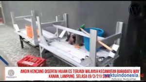 Hujan Es-Angin Kencang Rusak Rumah Warga di Waykanan