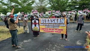 Massa Amarah Gelar Aksi Tuntut Batalkan Dakwaan IB HRS