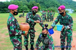 Yonif 9 Mar/Beruang Hitam Gelar Upacara Kenaikan Pangkat Prajurit