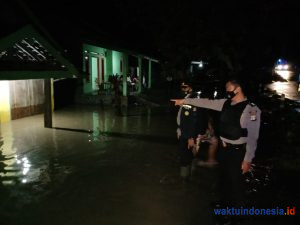 Sungai Waytenumbang Meluap Rendam Pemukiman Warga