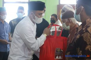 Safari Ramadhan di Pemangku Sunur, Parosil Serahkan Sejumlah Bantuan