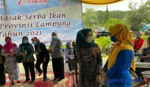 Pj Ketua TP PKK Pesibar Hadiri Lomba Masak Serba Ikan Lampung