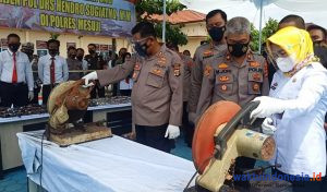 Kapolda Lampung Irjen Hendro Musnahkan 183 Senjata Api Rakitan di Mesuji