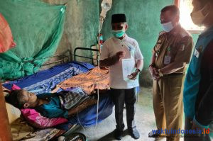 Baznas Pesawaran Santuni Warga Gayau Penderita Tumor Ganas