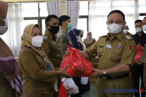 Jelang Lebaran 1422H, ASN dan THLS Lambar Dapat Sembako