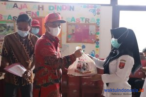 Parosil Serahkan Bantuan Sembako untuk Honorer 4 Kecamatan