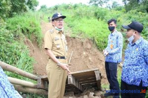 Bupati Agus Tinjau Jembatan Rubuh di Lemong: Saya Telah Berkoordinasi dengan Gubernur