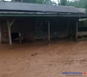 Air Tanggul Karang Tengah Meluap Rumah di Bandarnegeri Suoh Kebanjiran