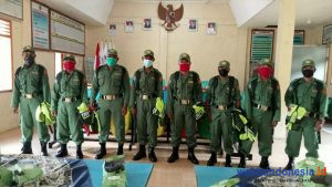 Pj Kades Sukabanjar Bagikan Seragam Lengkap Satuan Linmas