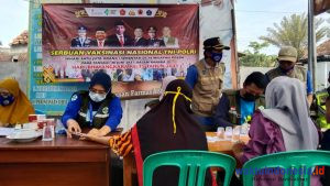 Vaksinasi Desa Cimanuk Tuai Protes Warga, Ini Sebabnya