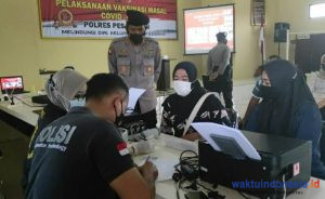 Peringati HUT Bhayangkara Ke-75, Polres Pesawaran Gelar Vaksinasi Massal