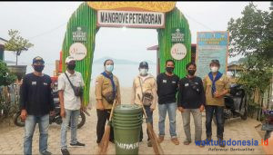 Hima Sylva Unila Tanam Mangrove Dan Bersih Pantai Di Teluk Pandan