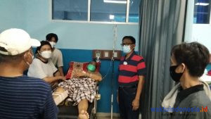 Bupati Agus Jenguk Kapolsek yang Kecelakaan saat Kebakaran di Pasar Tengah Krui