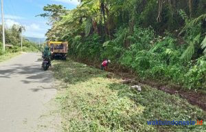 Ini Pihak Pembabat Rumput Liar Jalur Waymengaku – Perbatasan OKUS