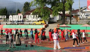 YJI Lambar Gelar Senam Sehat di Taman Kota Liwa