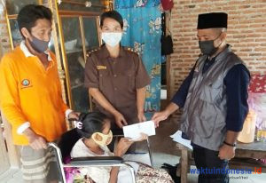 BAZNAS Pesawaran Berikan Tali Asih Kepada Zuhroh