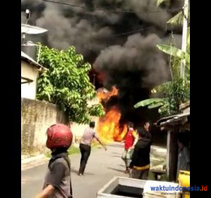 Tangki Solar Meledak Semburkan Api Hanguskan Rumah di TbT
