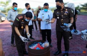 Kejari Pringsewu Musnahkan Barang Bukti