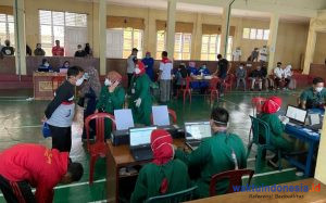 Pengurus KONI – Atlet di Pesawaran Disuntik Vaksin
