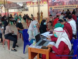 Tiba-tiba, Vaksinator di Polres Pringsewu Kompak Kenakan Ikat Kepala