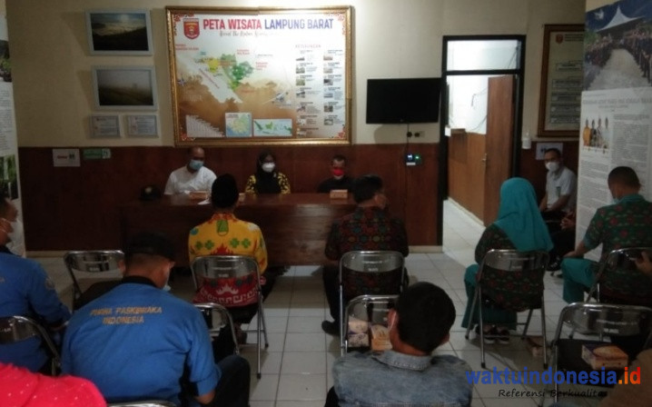 Kadis - Kepsek di Lambar Tanggapi Cerita Anggota Paskibraka Provinsi Lampung Asal Lambar Hanya Diantar Keluarga