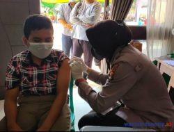 Jelang PTM, Polres Pringsewu Bersama Disdik Vaksinasi Ratusan Pelajar