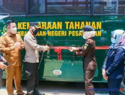 Bentuk Dukungan Kepada Kejari, Pemkab Pesawaran Hibahkan Bus Tahanan