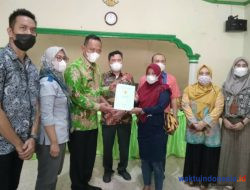 Wabup Fauzi Serahkan 125 Setifikat Program PTSL Lintas Sektoral