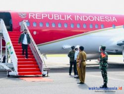Pesawat Merah Putih Kepresidenan Mendarat di Lampung