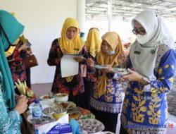 Ketua TP PKK Pesibar Buka Lomba UP2K Kuliner Khas Krui