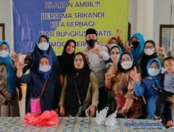 Giat Rutin Jumat Barokah, Srikandi Dermawan Bagikan 608 Nasi Bungkus