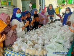 Jumat Barokah, Srikandi Dermawan Pesawaran Bagikan 730 Nasi Bungkus