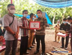 Reses Di Pesawaran, Ketua Komisi IV DPR RI Bagikan Alsintan