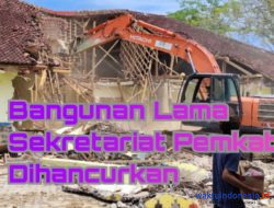 VIDEO Proses Penghancuran Kantor Lama Pemkab Pesisir Barat