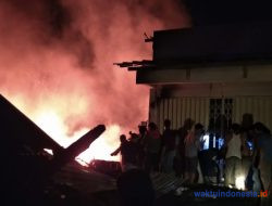 6 Kios di Pasar Wayheni Bengkunat Kebakaran