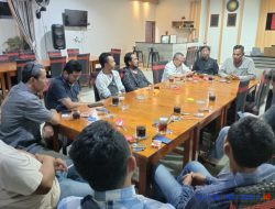 Sambangi PWI Pesibar, Duet Nirwana Puji Kandidat Lain