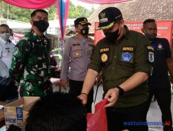 Bupati Dendi Pantau Langsung Pilkades Daerah Pesisir