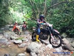 Panitia Pasang Tanda Jalur Private Enduro Two Day HUT ke-3 Trajang