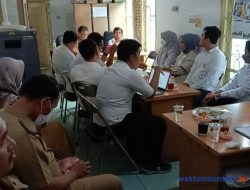 Potensi Pantai Pesibar jadi Tujuan Surfing, Dirjen PPDT Bakal Latih Pengusaha Kuliner dan Suvenir Muda