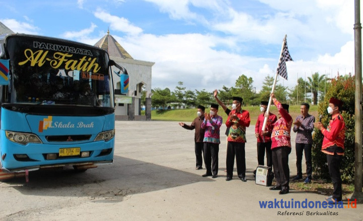 Lampung Barat Kirim 26 Peserta ke MTQ ke-48 Lampung, Kafilah Dilepas Wabup Mad Hasnurin