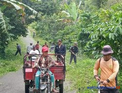 Jaga Kenyamanan Lingkungan, Warga dan Aparat Pekon Kagungan Bersihkan Lingkungan Jalan