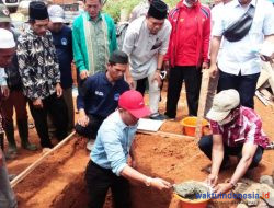 Bupati Lampung Barat Letakkan Batu Pertama Pembangunan Masjid di Suka Damai