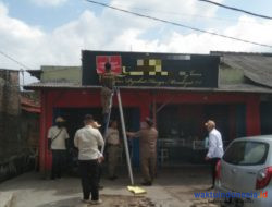 Bapenda Pesawaran Tandai Reklame Nunggak Pajak