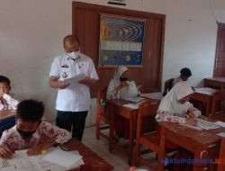 Plt Sekkab Pesibar Monitoring US TP 2021/2022 Di Sejumlah Sekolah