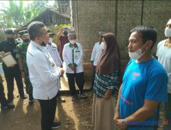 Bupati Dendi – BAZNAS Serahkan Bantuan BERKAT Dua Warga Sukadadi