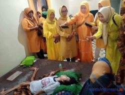 Srikandi Dermawan Bantu Penderita Lumpuh Dan Bagikan Ratusan Nasi Kotak